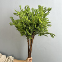 Plante suspendue en pin de Norfolk vert, en caoutchouc souple, enveloppée à la main – Décoration durable pour Noël et mariages
