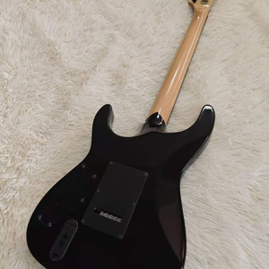 Guitarra eléctrica Custom Shop KH-2 <span class=keywords><strong>ESP</strong></span> con trémolo, diapasón de palisandro, fondo/lados de caoba en acabado Cynthia White - Product Image 3
