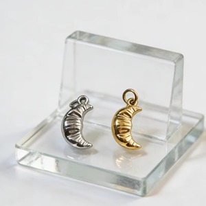 Colgantes de Luna Creciente Góticos y Lindos, Chapados en Oro de 18K, de Acero Inoxidable, Abalorios de Joyería Celestial para Manualidades y Creación de Joyas DIY - Product Image 4