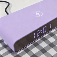 Slimme elektrische moderne LED RGB staande wekker met draadloze oplader voor slaapkamer, tafelklok met oplader