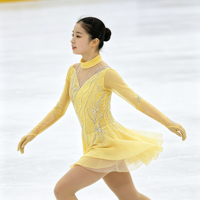 Robe de patinage artistique jaune en maille à col roulé et manches longues avec strass, jupe à volants pour enfants et adultes, pour compétition et performance