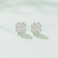 925 Sterling Silber Feiner Schmuck Trendige Vierblättrige Glücksklee-Design Zirkon-Ohrstecker für Damen Großhandel