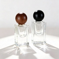 Botol Parfum Kaca Mewah Grosir 30ml 50ml Bentuk Kotak Bening Alas Tebal Kualitas Tinggi Custom Dengan Tutup Kayu