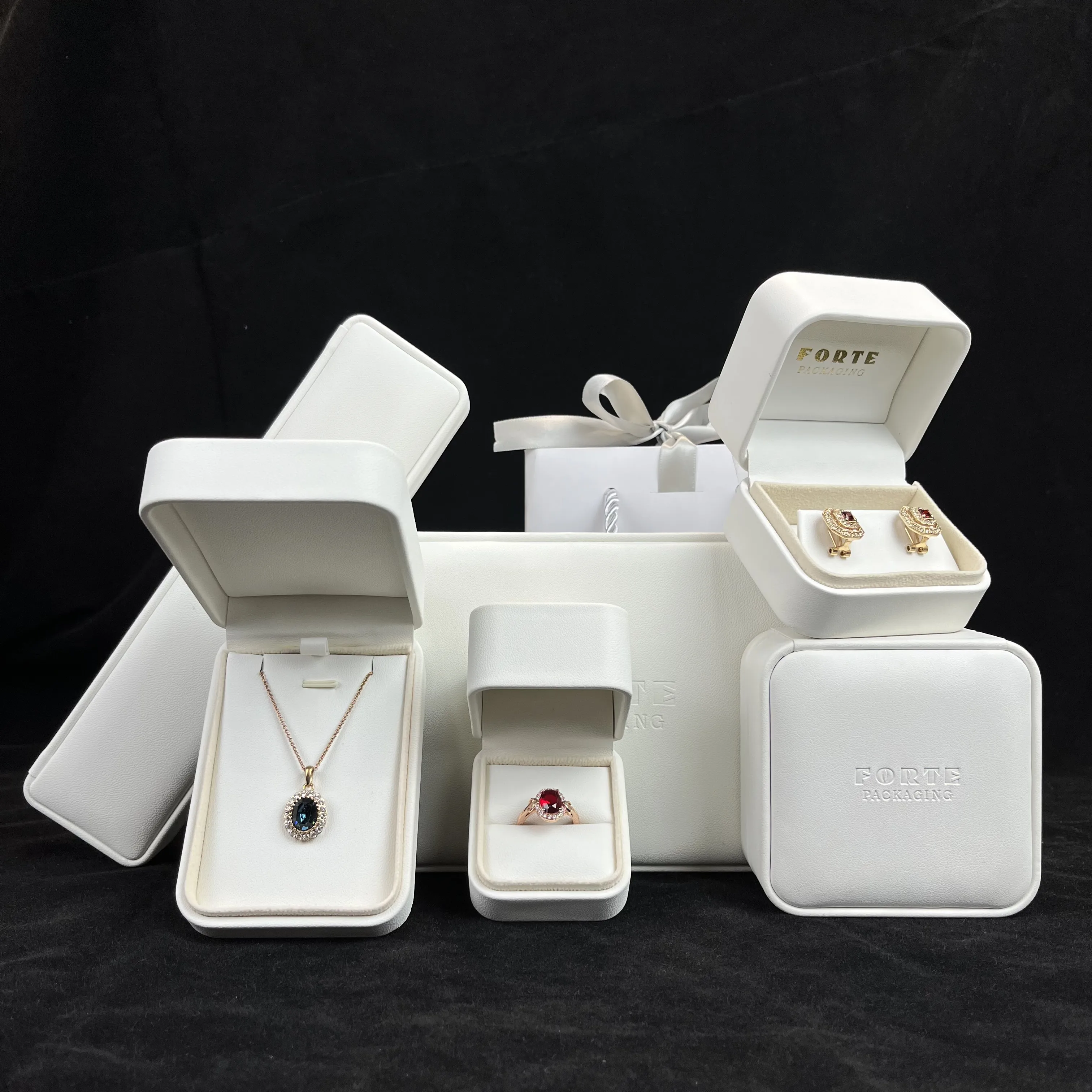FORTE grosir kemasan perhiasan kulit putih kotak cincin pernikahan kotak perhiasan gelang mewah kalung PU kotak perhiasan kulit