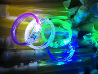 Bracelet LED Offre Spéciale de haute qualité souple et durable adapté à toutes sortes de fêtes et d'événements Illuminez votre glamour
