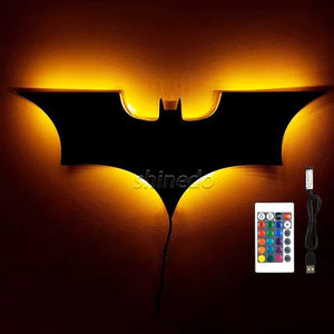 Luces LED <span class=keywords><strong>de</strong></span> Halloween en forma <span class=keywords><strong>de</strong></span> murciélago para decoraciones <span class=keywords><strong>de</strong></span> pared <span class=keywords><strong>de</strong></span> fiesta Atmósfera festiva Superhéroe Luz nocturna Control remoto - Product Image 1