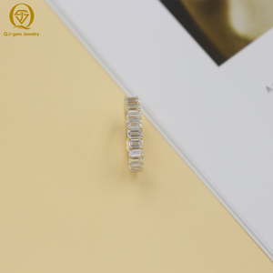 Bague en diamant de laboratoire taille émeraude couleur D VVS sur mesure, or 18 carats, série de design luxueux entièrement sertie de diamants, certifiée IGI, bijou cadeau - Product Image 4