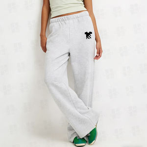 Fabricant de pantalons de survêtement personnalisés avec étiquette tissée privée, pantalons de survêtement sportifs épais à cordon interne, coupe large, taille basse pour femmes - Product Image 4