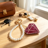 Porte-clés en forme de diamant avec bracelet de perles, breloque de sac en cristal scintillant, anneau porte-clés pour femme, cadeau