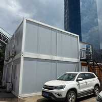 Maison conteneur démontable, panneau gris clair, cadre blanc, 2x2, deux étages avec point de levage pour bureau en parc industriel