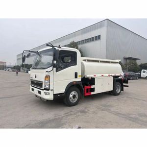 Camion-citerne à carburant HOWO 5000l 4x2 neuf, prix d'usine, camion-citerne à huile pour la ravitaillement en carburant, à vendre - Product Image 2