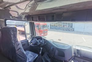 高品质HOWO 6X4柴油牵引车，配有450马力左转向手动变速器欧2 & 欧3标准快速使用 - Product Image 4