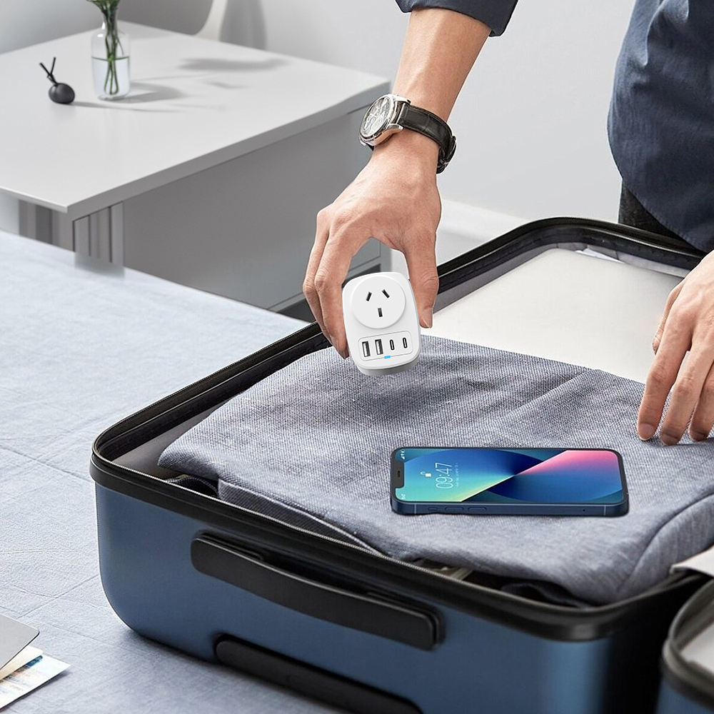 HONPNK AU to UK Travel Plug Adapter with 2 USB C Ports Converter with UK Plug for Australia to UK Travel