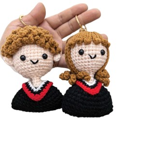 Grazioso Portachiavi Lavorato a Mano all'Uncinetto in Lana per Bambini e Bambine, Ciondolo per Borsa, Regalo di Laurea - Product Image 5