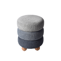 Pouf moderne et pratique CARLFORD, ottoman empilable trois couleurs, pieds en bois et caoutchouc, tabouret de changement de chaussures multicolore pour chambre à coucher
