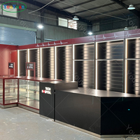 Hochwertige Glas-Handyhüllen-Vitrine für Einzelhandelsgeschäfte Telefonshop-Vitrine mit LED-Beleuchtung und Massivholz-Lamellenwand