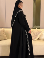 Abaya noire de luxe Hafizah avec bordure en dentelle contrastante pour femmes musulmanes - Vêtement modeste respirant pour l'Aïd