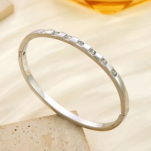Bracelet manchette élégant en acier inoxydable demi-rangée de cristaux, couleur or et argent inaltérable, pour femme et jeune fille, usage quotidien - Product Image 4