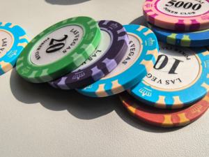 Ensemble de jetons de <span class=keywords><strong>poker</strong></span> 14g de haute qualité <span class=keywords><strong>avec</strong></span> composite en argile durable comprenant des dés et des accessoires de jeu pour la nuit de <span class=keywords><strong>poker</strong></span> à domicile - Product Image 3