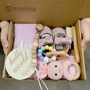 Benutzer definierte Neugeborenen Baby Show Geschenk box, kostenlose Kollokation Neugeborenen Schuhe, handgemachte Häkel rassel Beißring Pinsel Musselin Handtuch Decke