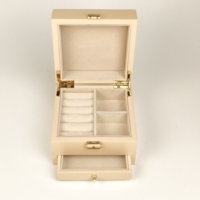 Boîte à bijoux en bois brillant avec doublure en velours, tiroir et serrure, quincaillerie dorée, logo personnalisé, boîte d'emballage pour le rangement de bijoux de luxe