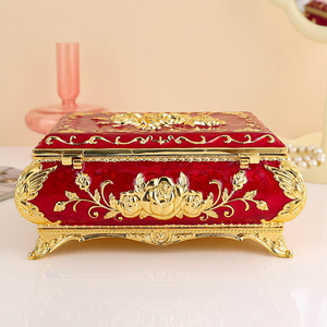 Boîte de rangement à bijoux en métal décorative de style européen haut de gamme avec roses 3D, ornements, cadeaux de mariage, artisanat en métal - Product Image 3