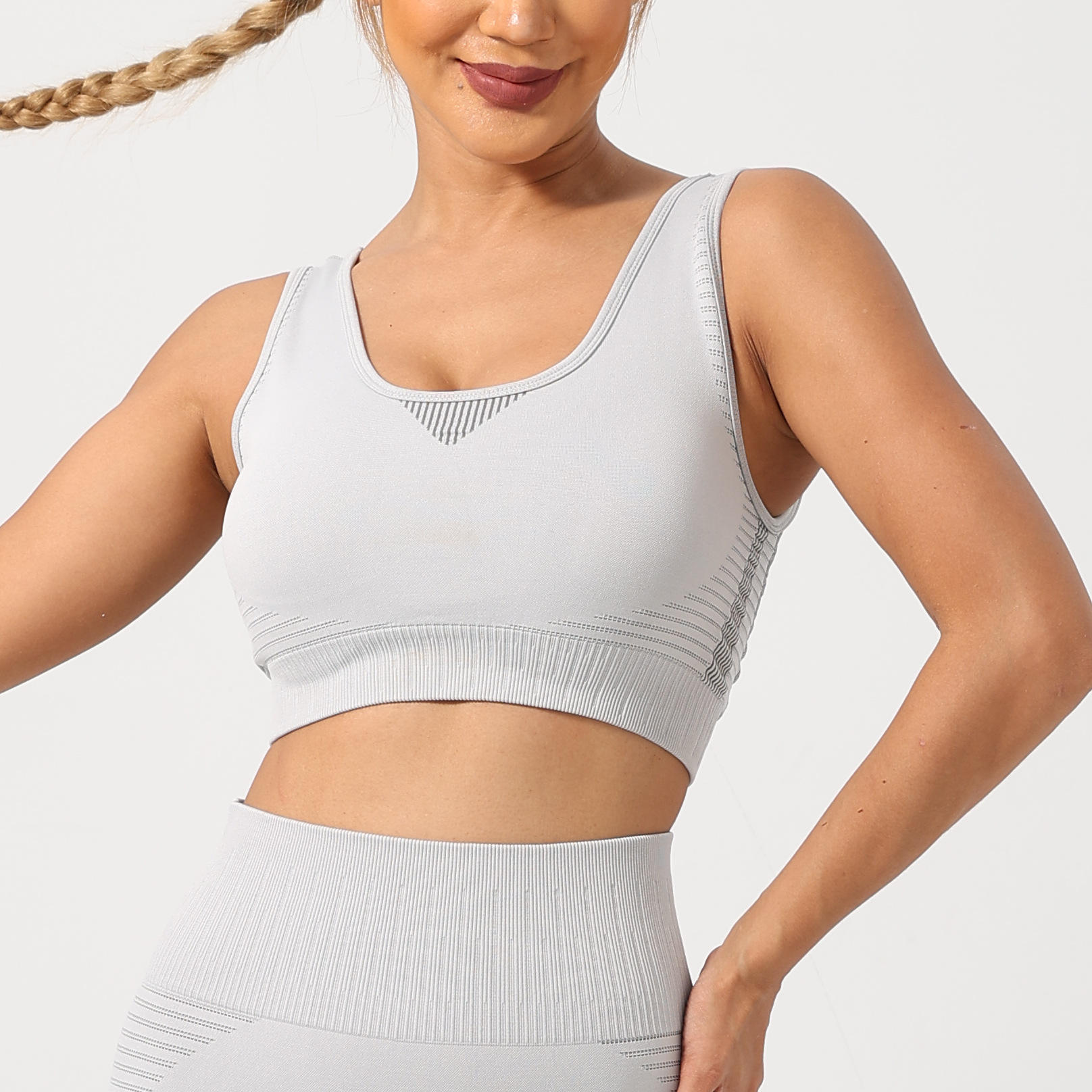 กางเกงสีแดงสดใส