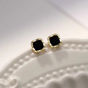 Pendientes de tuerca de cobre negros de lujo con diseño geométrico cuadrado, estilo delicado, diseño de nicho, sofisticados, a la moda y versátiles. - Product Image 2