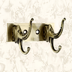 Perchero de Pared Metálico con Acabado Dorado Antiguo, Diseño de Elefante, León y Tigre, 4 Ganchos Decorativos para Ropa, para el Hogar - Product Image 1