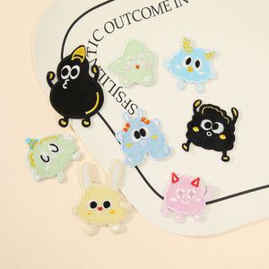 Nouvelle conception de patch brodé thermocollant / autocollant, motif dessin animé mignon, petit monstre noir coloré, pour la décoration de chapeaux et de vêtements - Product Image 4