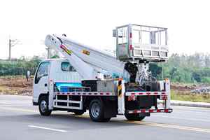 Camión con Plataforma Aérea Hidráulica Articulada Telescópica de 20 m, Marca Isuzu - Product Image 6