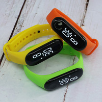 Jam Tangan Digital LED Layar Sentuh Pabrik Logo Kustom 2025, Gelang Elektronik Tahan Air untuk Pria dan Anak-Anak