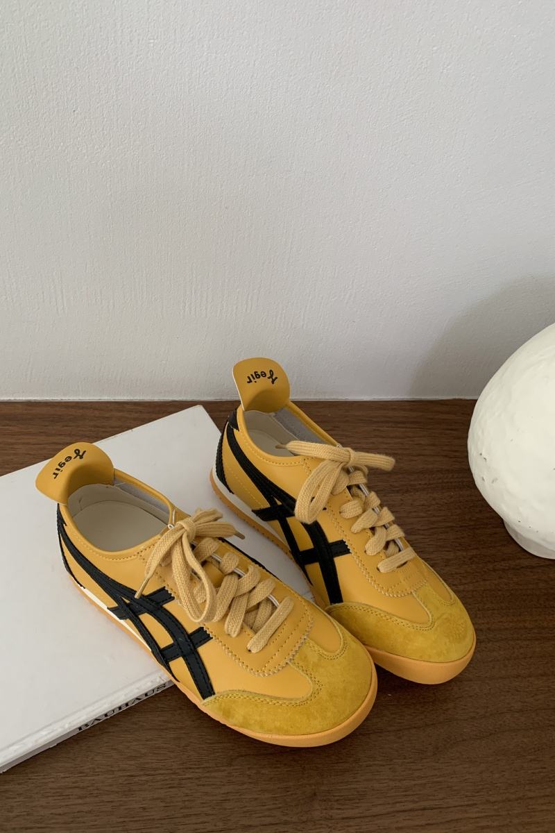 สีเหลือง