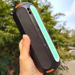 Altavoz Portátil Solar a Prueba de Agua 5.3 con Batería Integrada, Luces LED, Salida de 20W para Teléfono Móvil y Computadora - Product Image 4