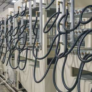 <span class=keywords><strong>Machine</strong></span> de moulage hydraulique à quatre colonnes <span class=keywords><strong>Machine</strong></span> de moulage par presse à chaud 1.5T avec plaques chauffantes et cylindre pour le thermoformage industriel - Product Image 3