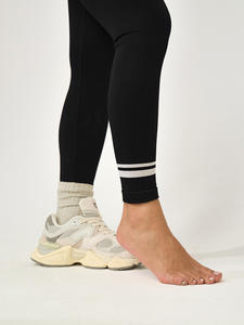 Herbst Damen 2-teiliges Set mit Hochgeschnittener Taille, Figurbetontes Oberteil und Shorts, Jogging-Set, Schnelltrocknend, Atmungsaktiv, Einfarbig, Langärmliges Workout-Yoga-Outfit - Product Image 2