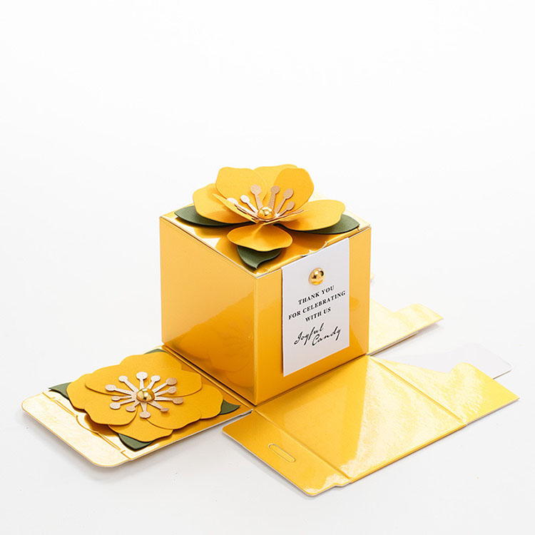 Hojas verdes + Flor de Oro + Tarjeta blanca