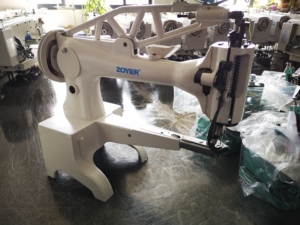 จักรเย็บรองเท้าแบบเข็มเดี่ยว รุ่น ZY 2971 Zoyer แบบเตียงทรงกระบอก - Product Image 3
