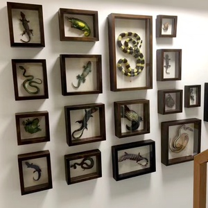 Marco de fotos de flores frescas conservadas en 3D de madera de nogal para exhibir Minifigs Cabrite espécimen marcos de fotos con animales - Product Image 2