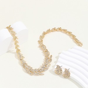 Ensemble collier et boucles d'oreilles, accessoires exagérés du Moyen-Orient, alliage avec diamants complets, ensemble de bijoux de banquet pour Madame - Product Image 4