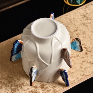 Jarrón de Cerámica con Diseño de Mariposa, Florero Moderno de Porcelana, Porta Flores Blanco Decorativo para Hogar u Oficina - Product Image 5