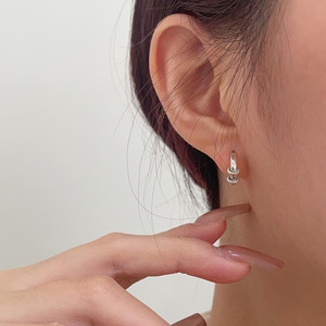 หยินรุ่ยไท่ ต่างหูเงินแท้ S925 รูปทรงโค้ง ดีไซน์ดอกไม้ สำหรับใส่ทุกวัน - Product Image 4