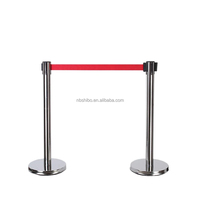 Poteaux de barrière de ligne de file d'attente de contrôle de foule de corde rouge de 37 pouces poteaux de poteau extérieurs durables noirs pour des poteaux de poteau décor à la maison