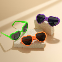 Lunettes de soleil promotionnelles Ranguo en forme de cœur avec logo et couleurs personnalisés, verres UV400 pour Halloween, branding et cadeaux d'entreprise