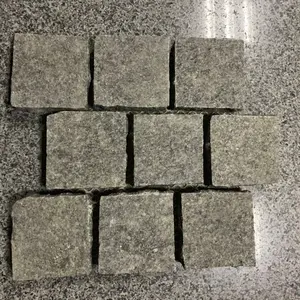 Samistone 100*100ミリメートル * 30ミリメートルCobblestone New G684 Black Block Natural Granite Brick Meshed Cobble Stone Pavers