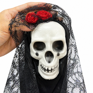 Décoration de maison hantée pour fête d'Halloween Pafu : Ornement de crâne gothique en dentelle avec voile et rose rouge, crâne suspendu effrayant pour intérieur et extérieur - Product Image 3