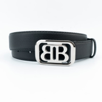 Sabuk Kulit Sapi Hitam Wanita Bertekstur dengan Gesper Logo Double B dari Paduan Logam