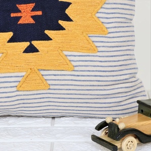 Funda de Cojín Cuadrada con Borde, Texturizada y Hecha a Mano, Estilo Boho, con Parches Azules y Amarillos, Decoración para el Hogar, Excelente Precio - Product Image 2