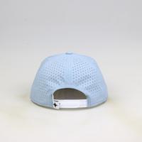 Casquette imperméable avec logo personnalisé, séchage rapide et trous découpés au laser pour les activités sportives en plein air, le golf, la course à pied et le cyclisme