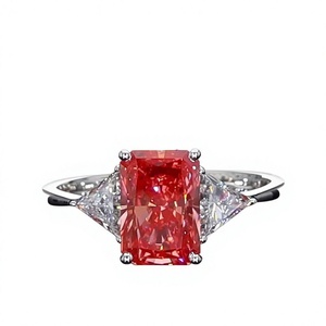 Anillo de Moissanita con Corte Esmeralda, Plata 925 con Baño de Rodio, Engaste de Garras, Diseño Geométrico Romántico, Anillo para Mujer - Product Image 1